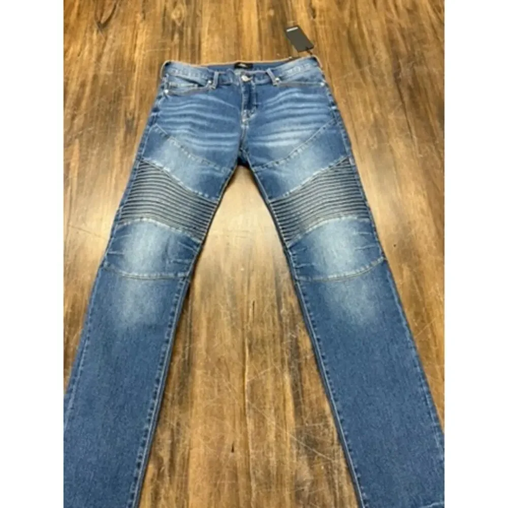 NWT!! True Religion Jeans, ROCCO Relaxed Skinny W32 x 32 Inseam‎